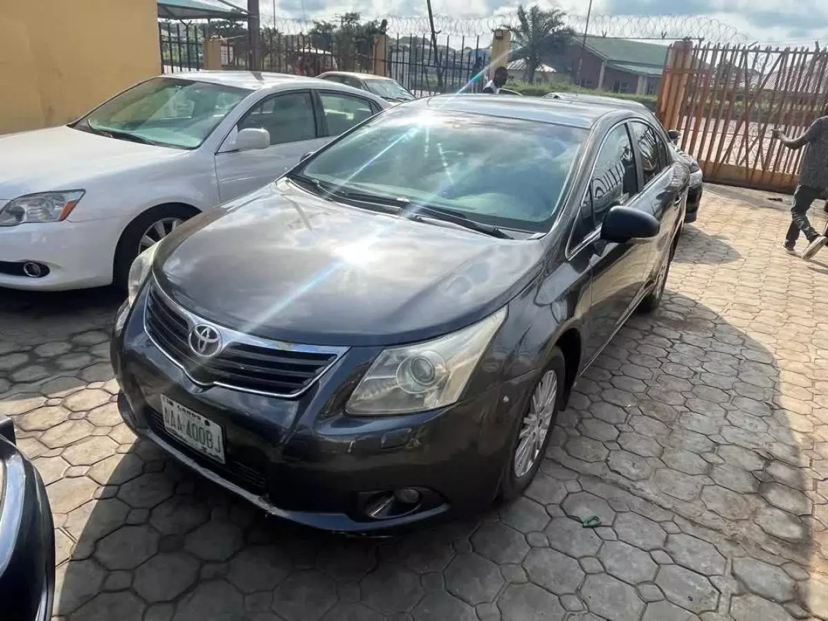 Toyota Avensis   - 2010