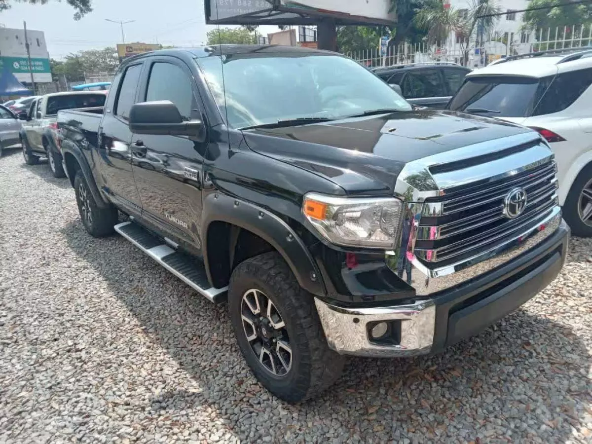 Toyota Tundra   - 2017