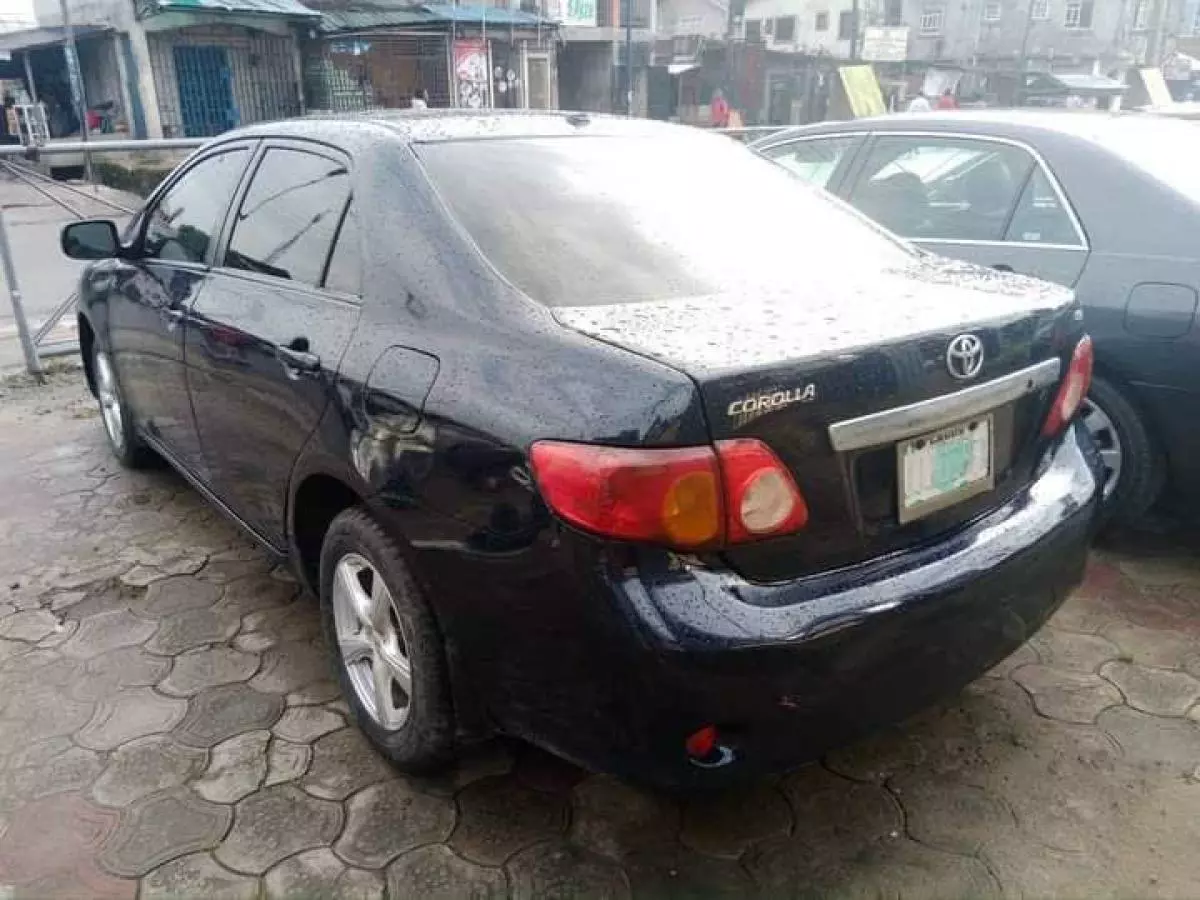 Toyota Corolla   - 2009