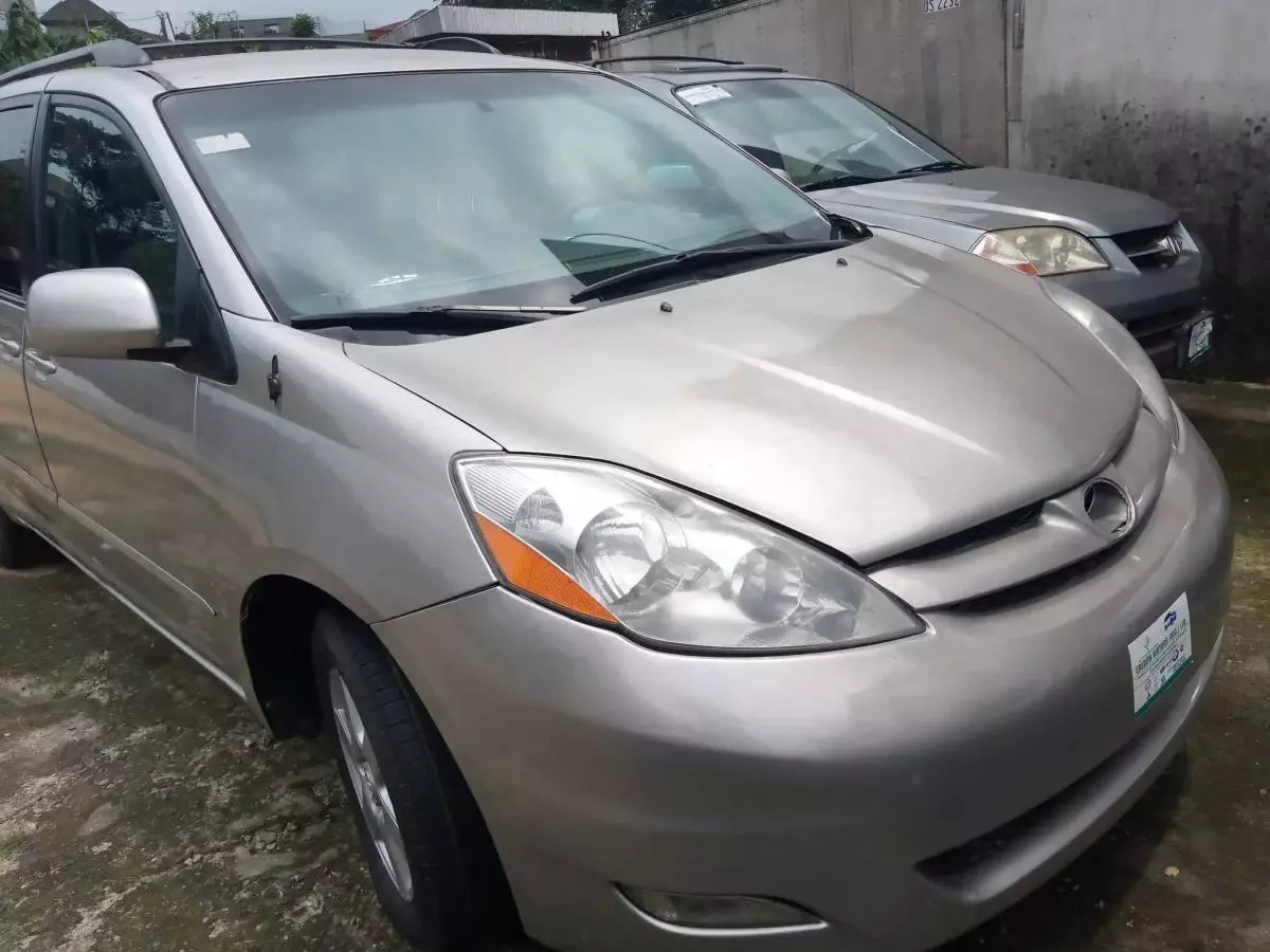 Toyota Sienna   - 2008