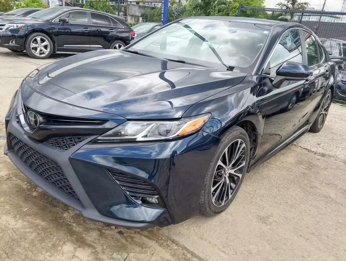 Toyota Camry   - 2019