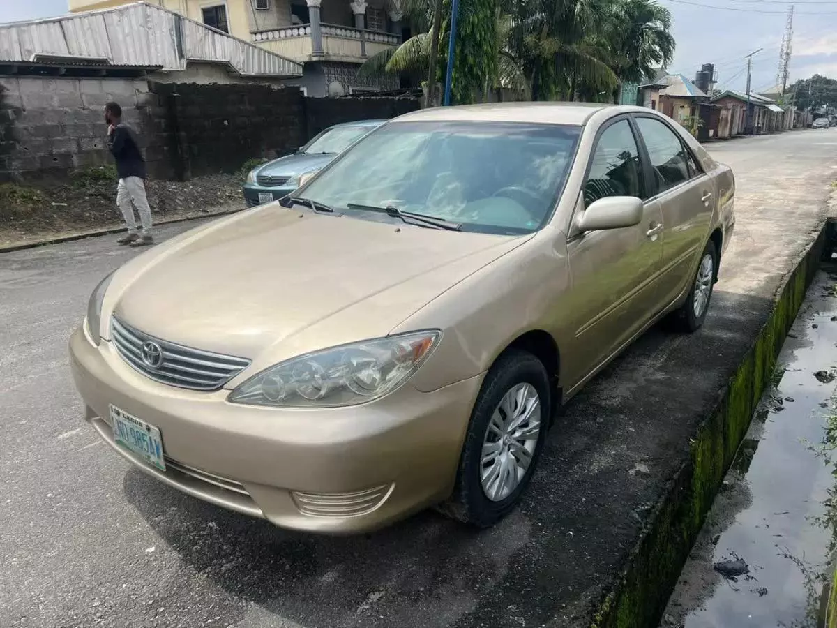 Toyota Camry   - 2005