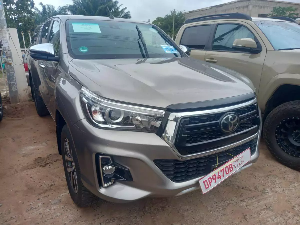 Toyota Hilux   - 2018