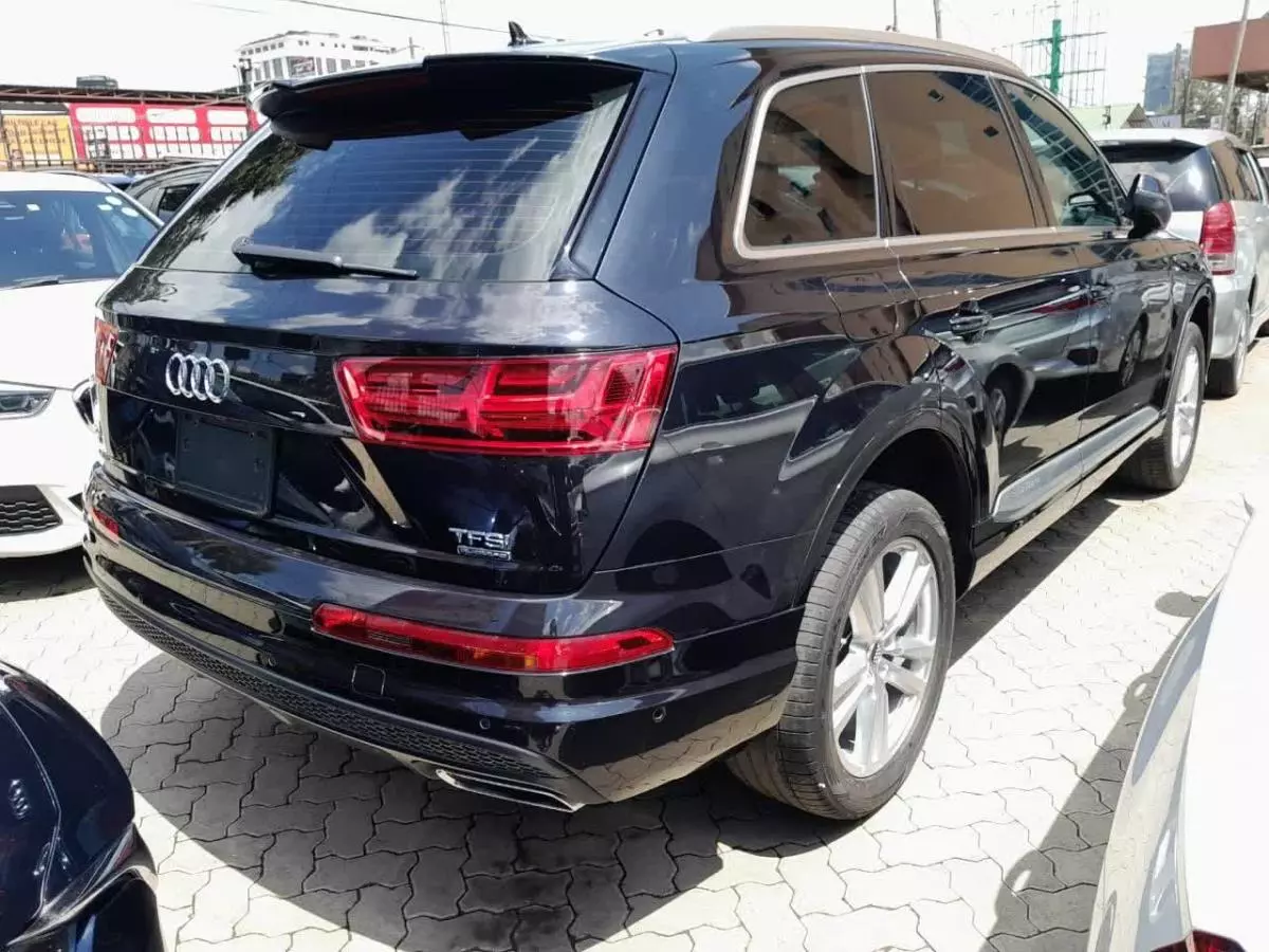 Audi Q7   - 2016