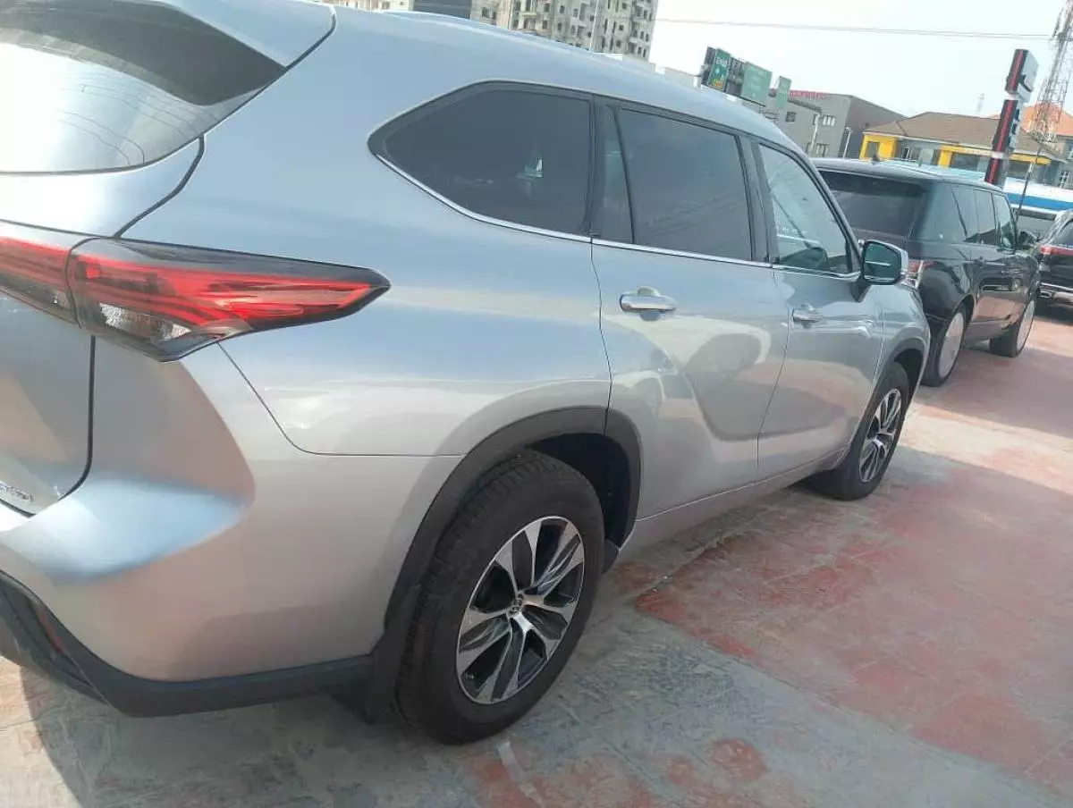 Toyota Highlander   - 2020