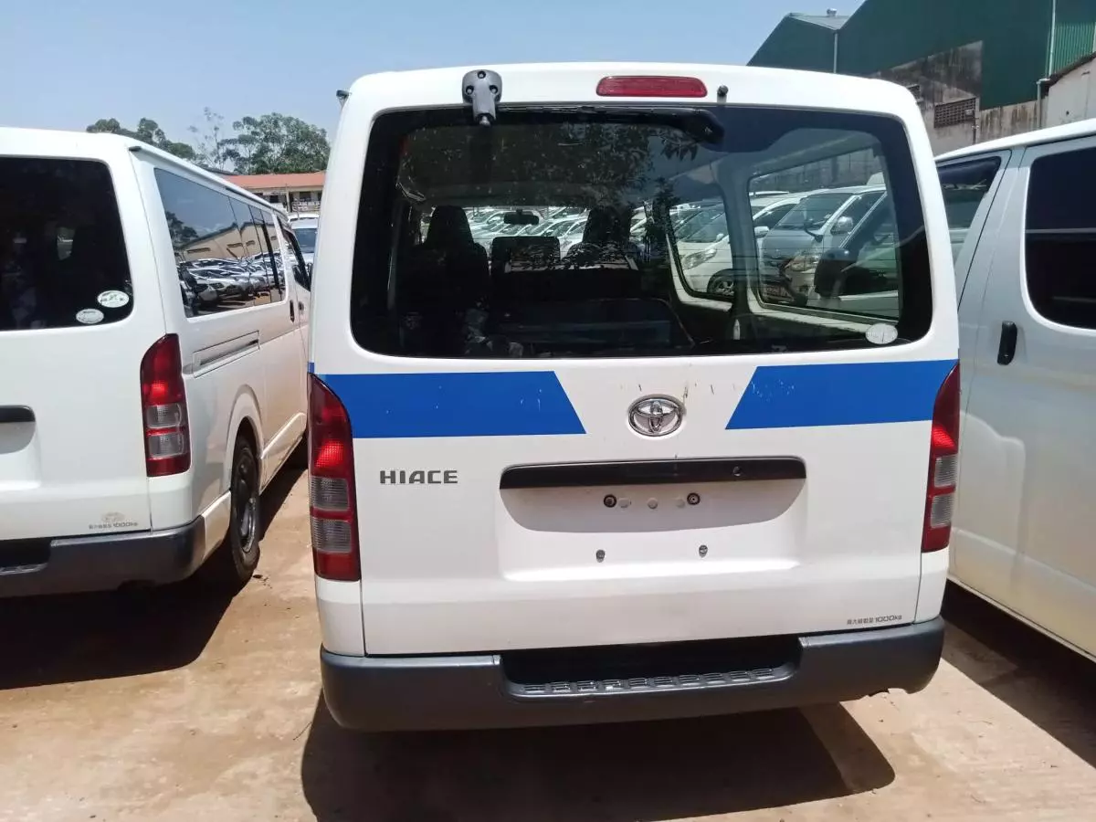 Toyota Hiace   - 2012