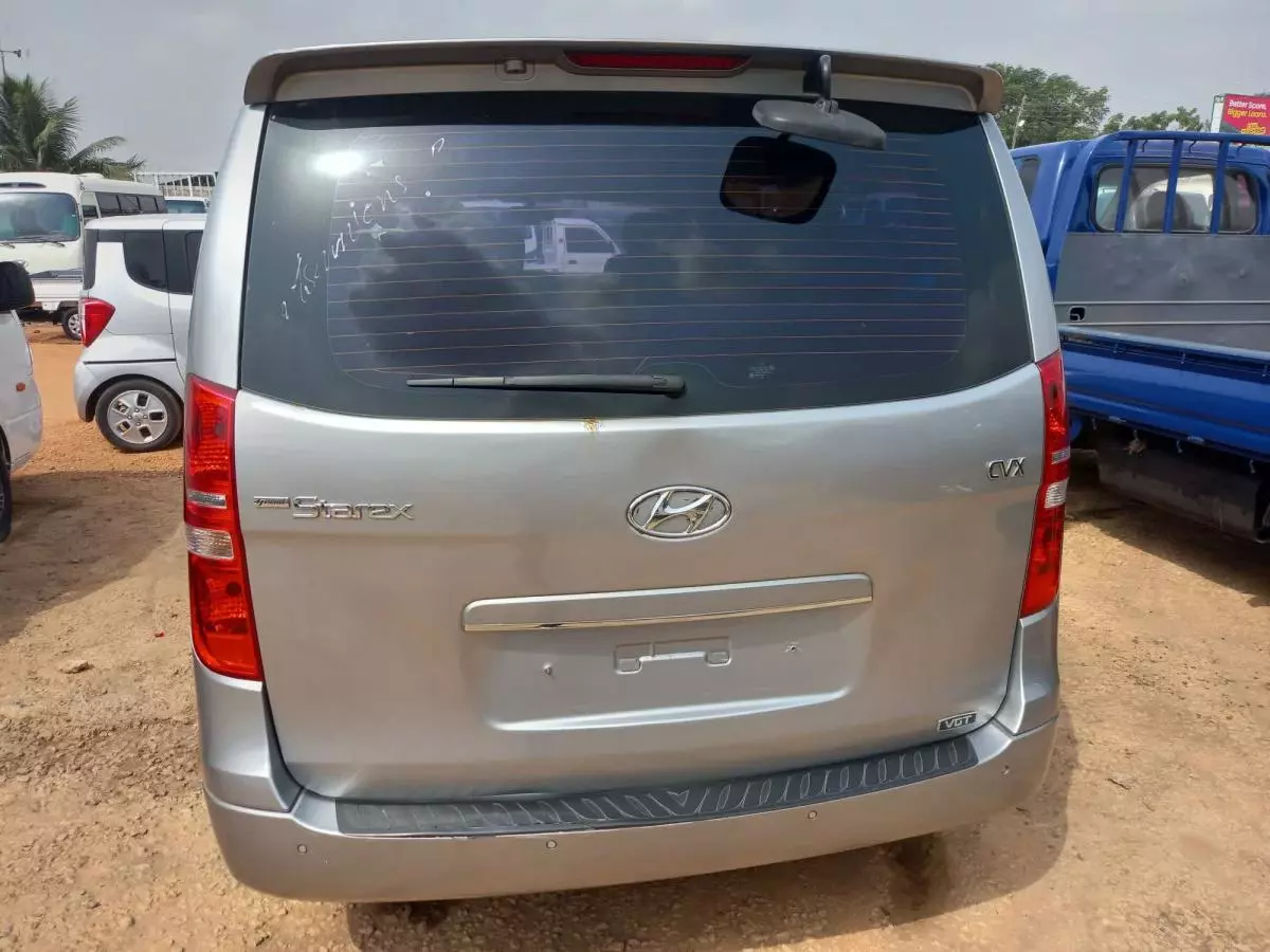 Hyundai H-1 Starex   - 2011