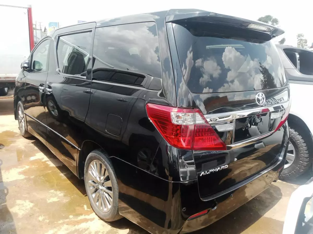 Toyota Alphard   - 2009