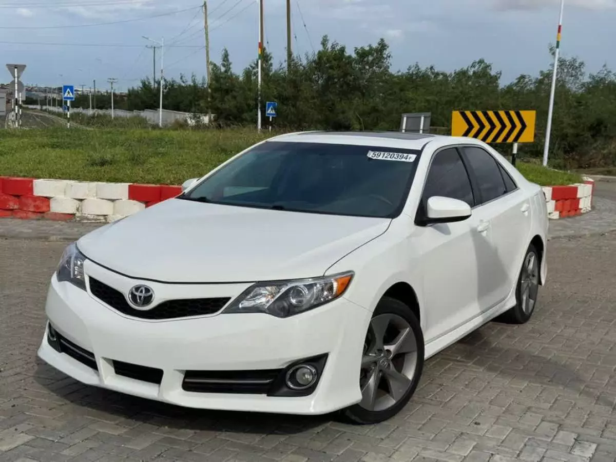 Toyota Camry   - 2013