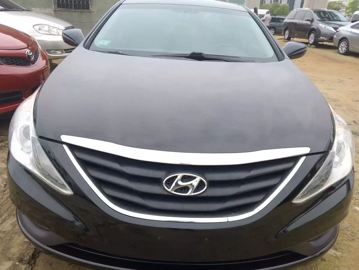 Hyundai Sonata   - 2011