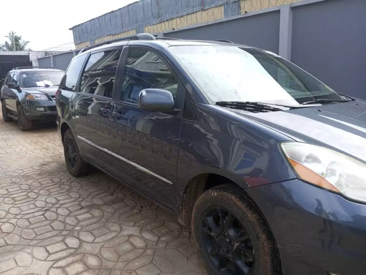 Toyota Sienna - 2006