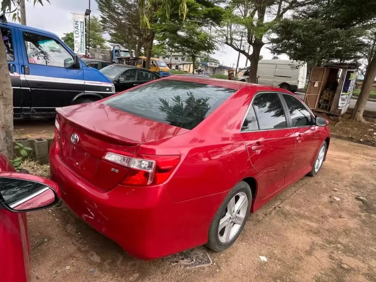 Toyota Camry   - 2013