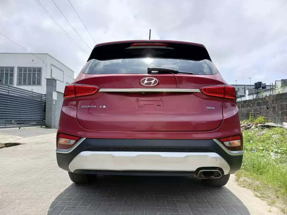 Hyundai Santa Fe   - 2019