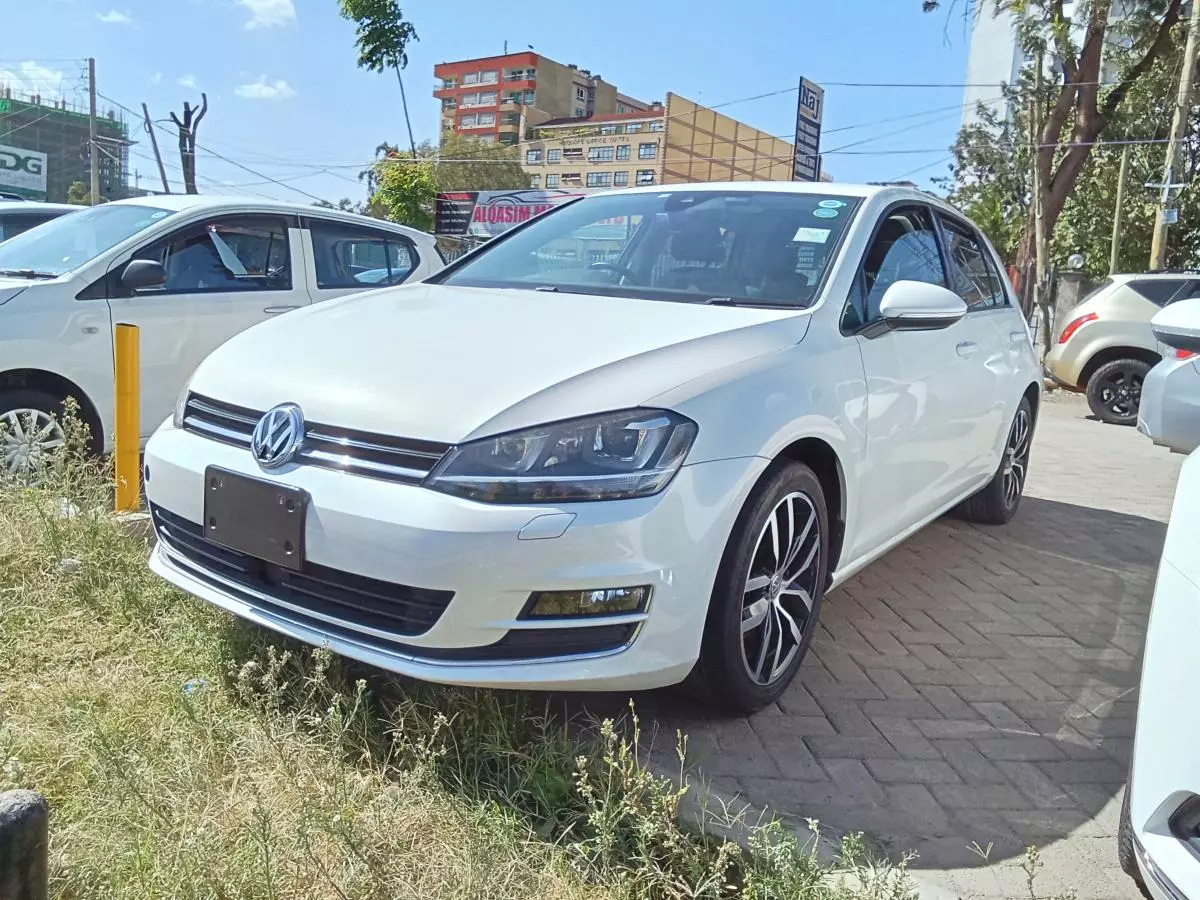 Volkswagen Golf   - 2017