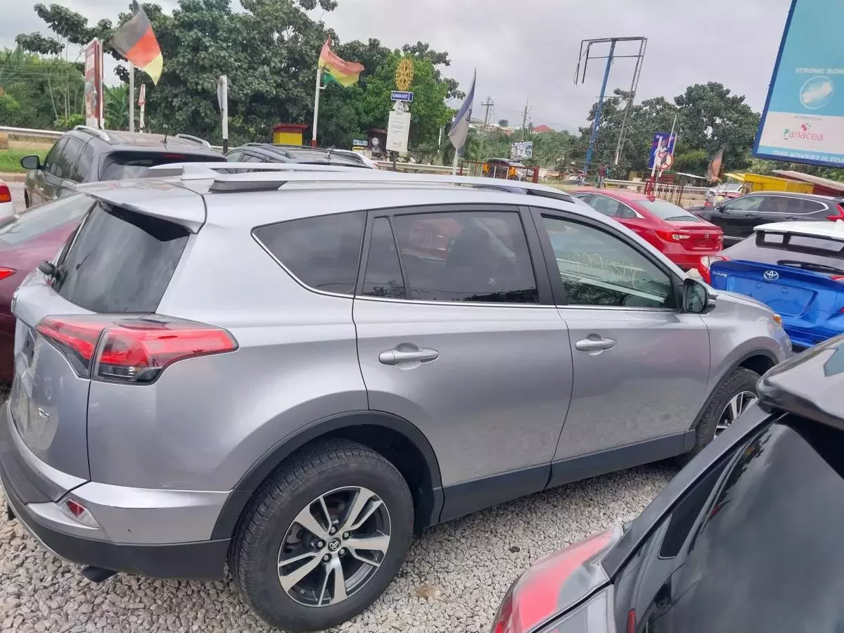 Toyota RAV 4   - 2018