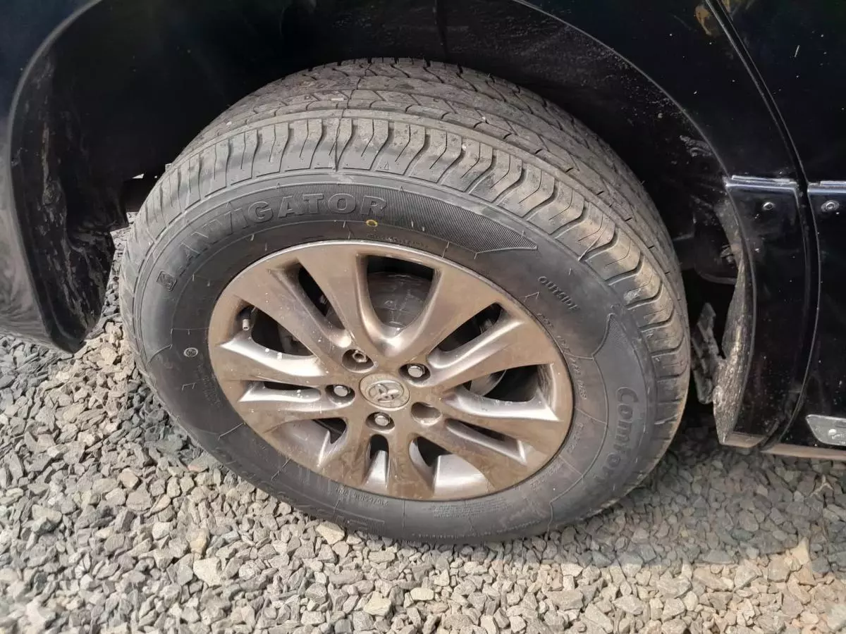 Toyota Voxy  - 2013
