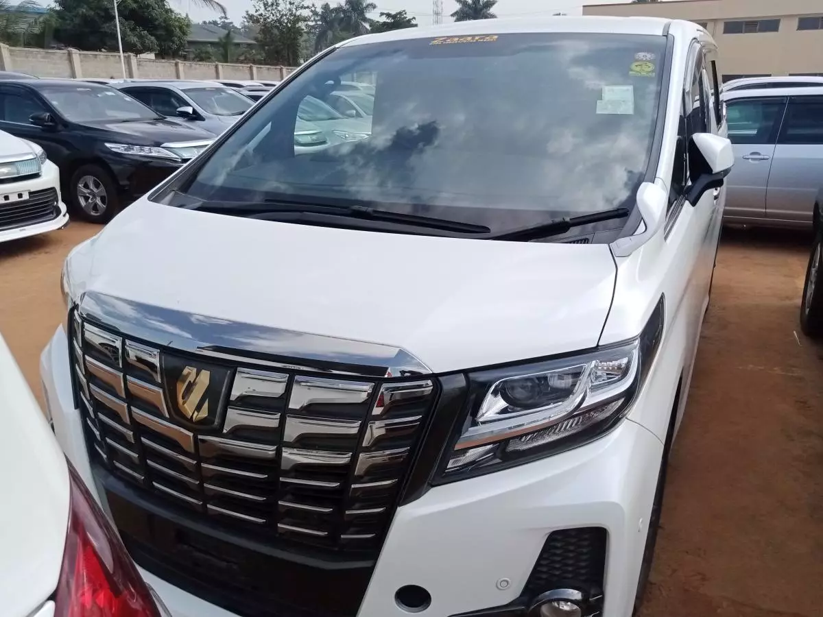 Toyota Alphard   - 2015