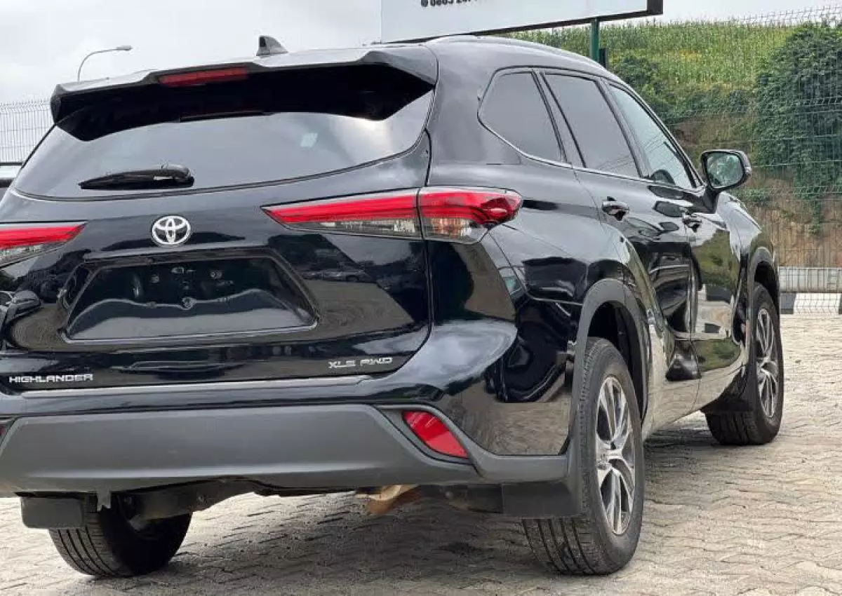 Toyota Highlander   - 2022