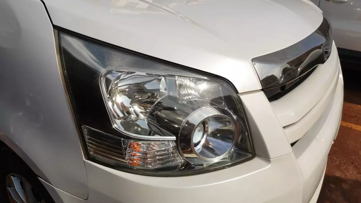 Toyota Noah - 2009