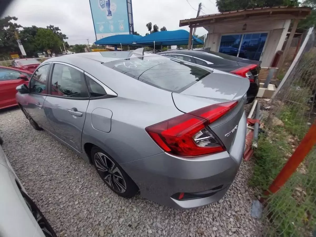 Honda Civic   - 2016