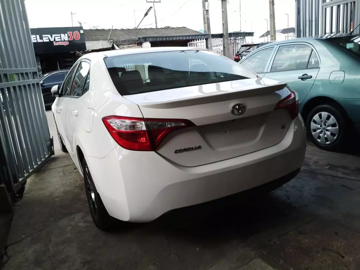 Toyota Corolla   - 2015