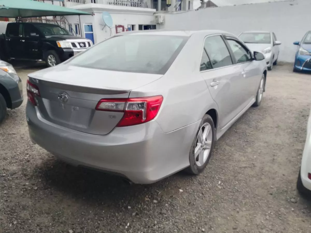 Toyota Camry   - 2014