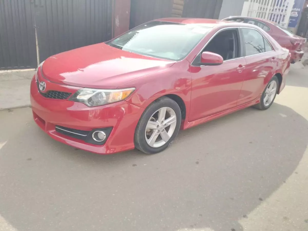 Toyota Camry   - 2014