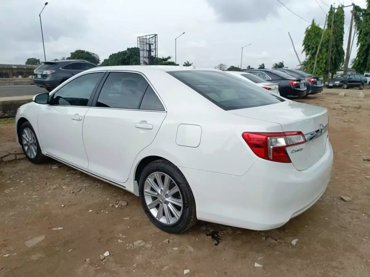 Toyota Camry   - 2014