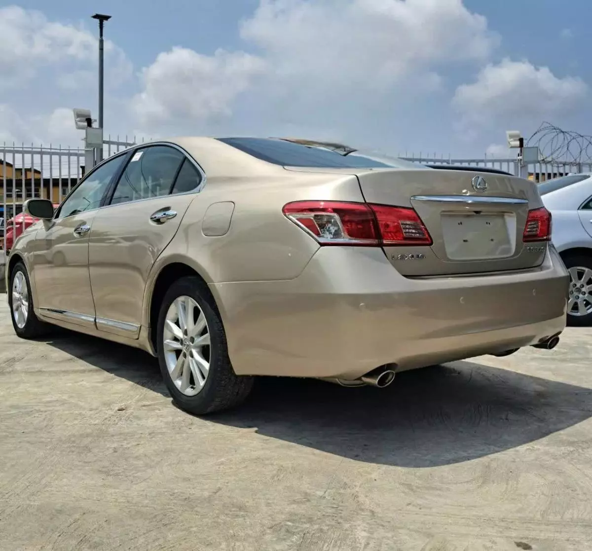 Lexus ES 350   - 2010