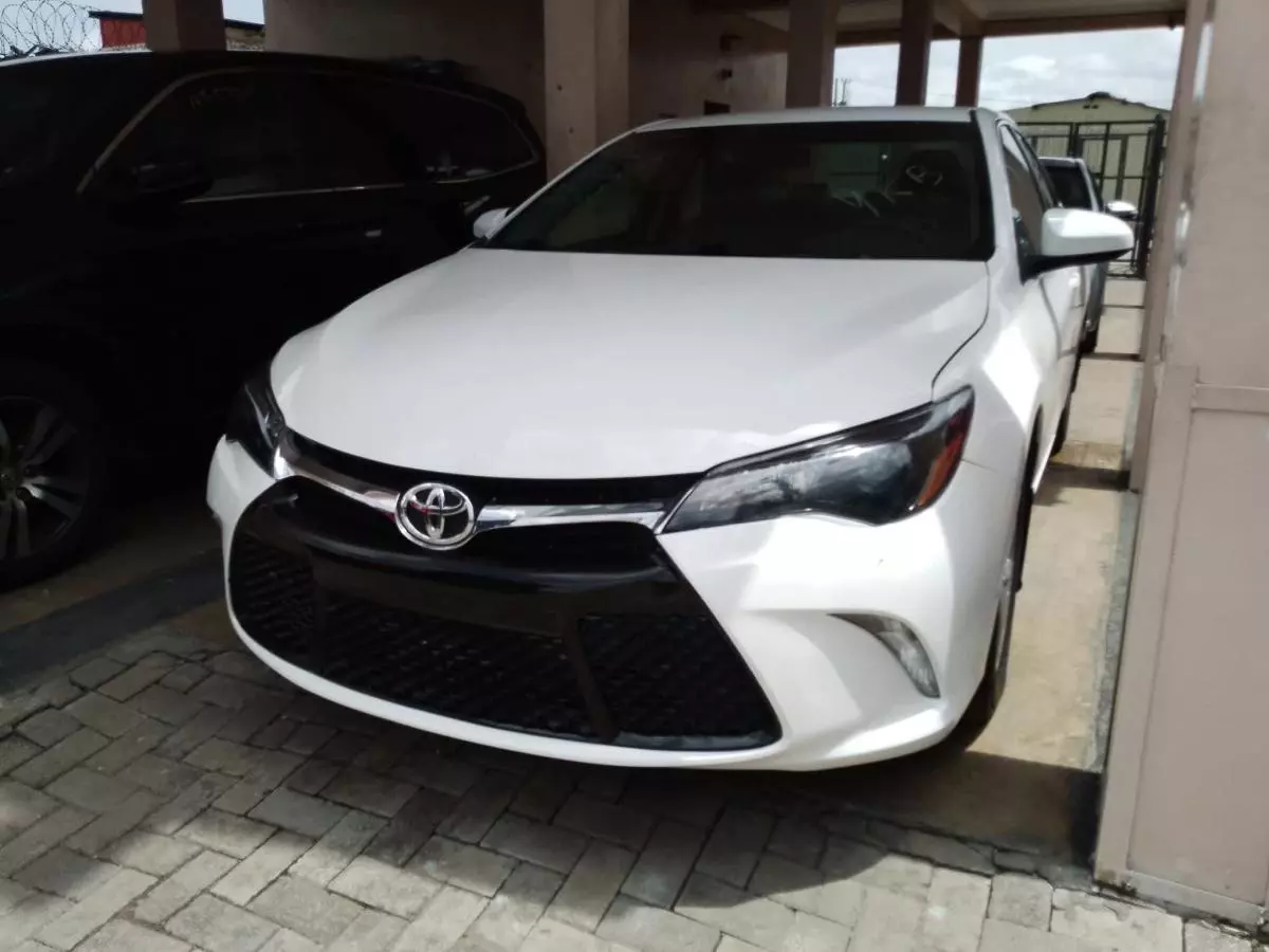 Toyota Camry   - 2016