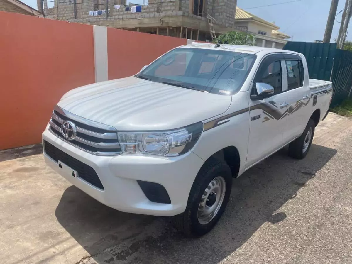 Toyota Hilux   - 2024