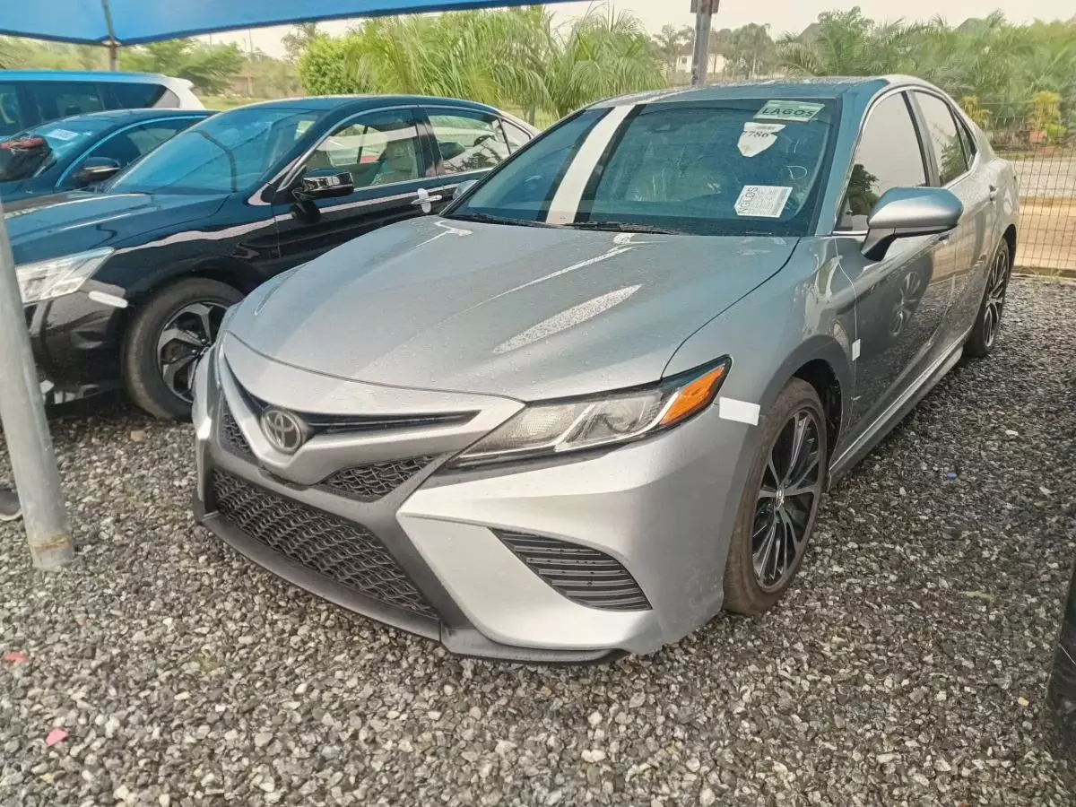 Toyota Camry   - 2018