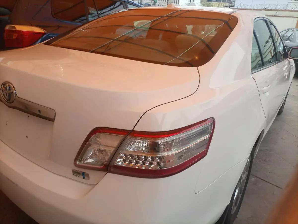 Toyota Camry - 2010