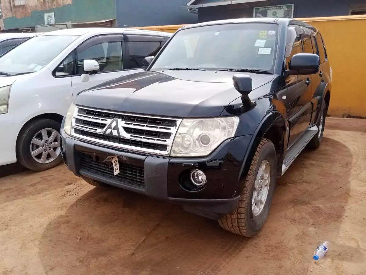 Mitsubishi Pajero   - 2009