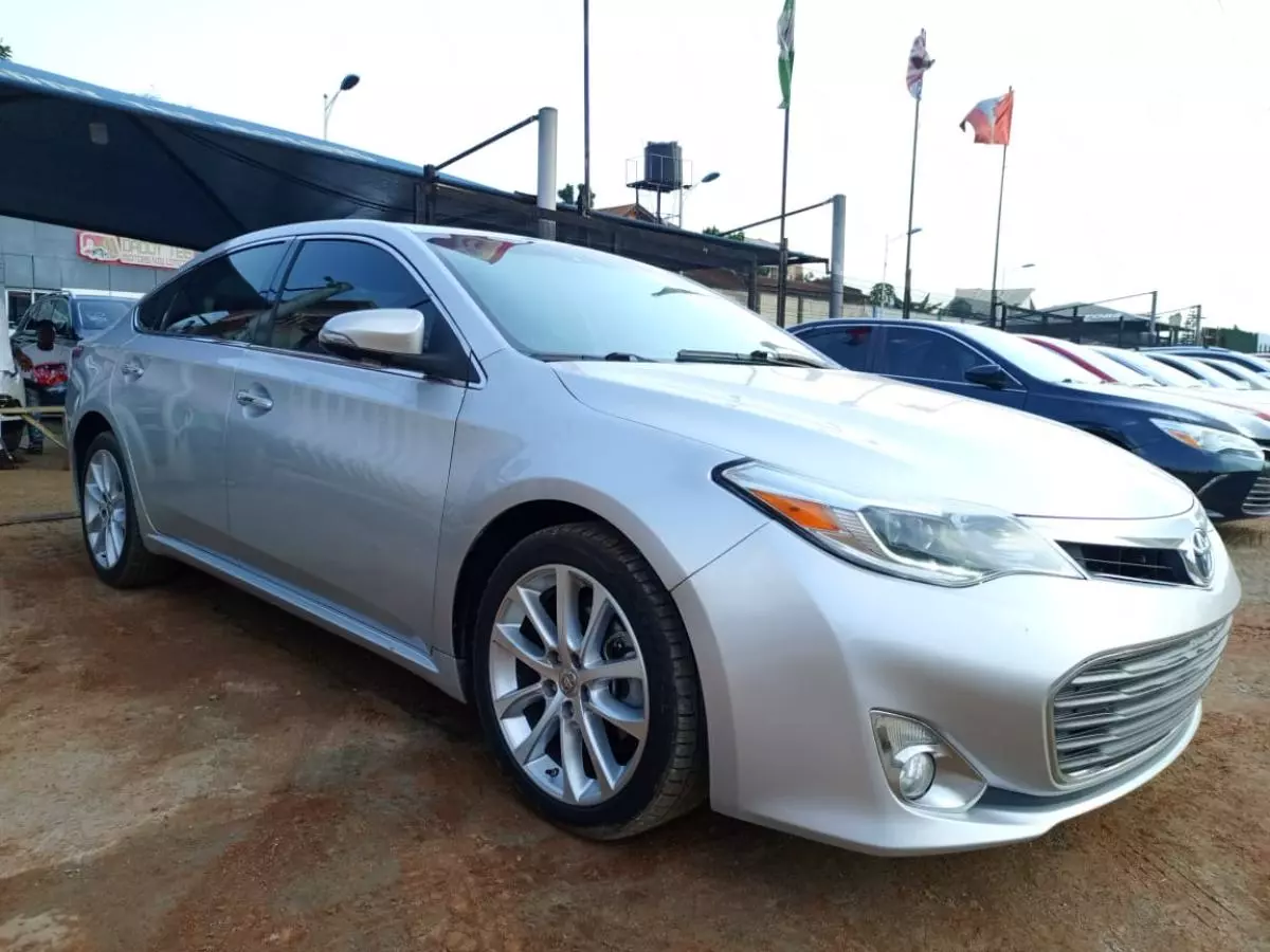 Toyota Avalon   - 2013