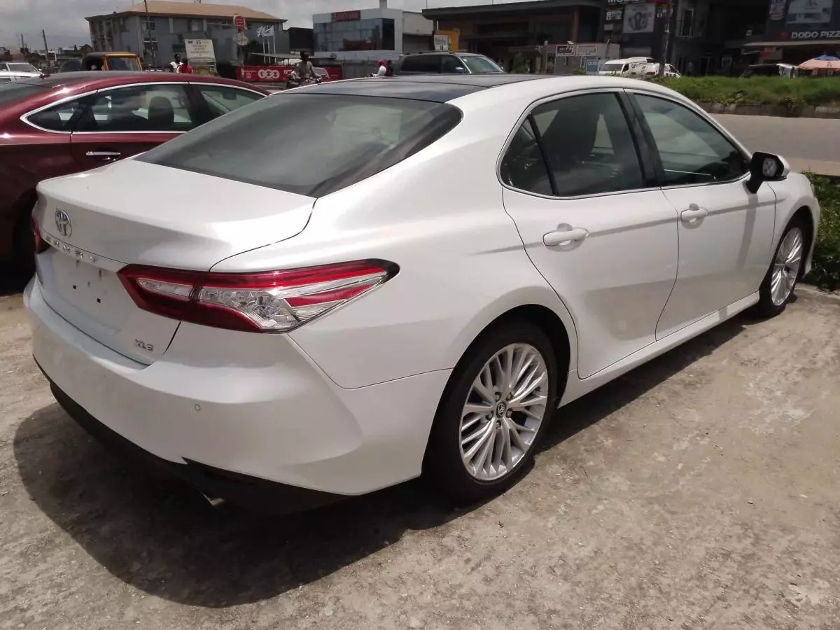 Toyota Camry   - 2018