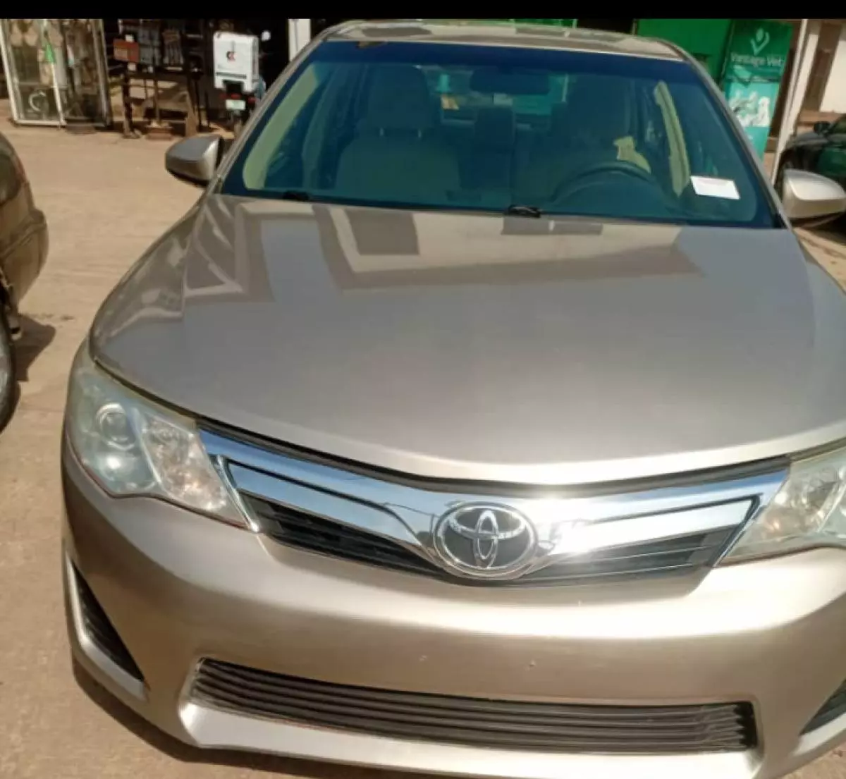 Toyota Camry   - 2014