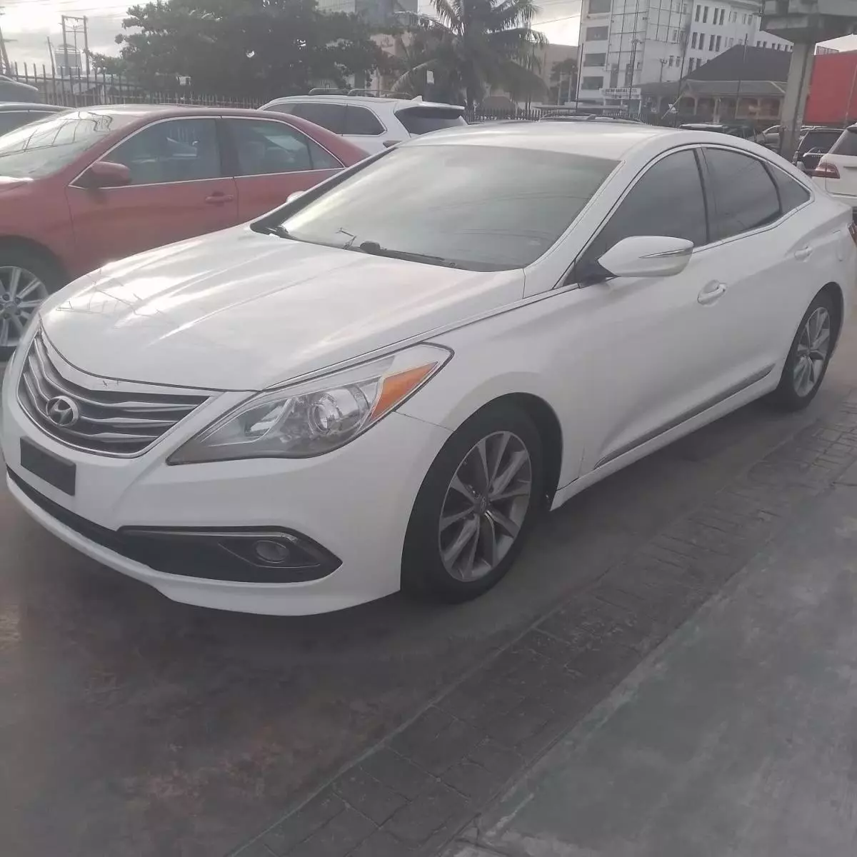 Hyundai Azera   - 2015