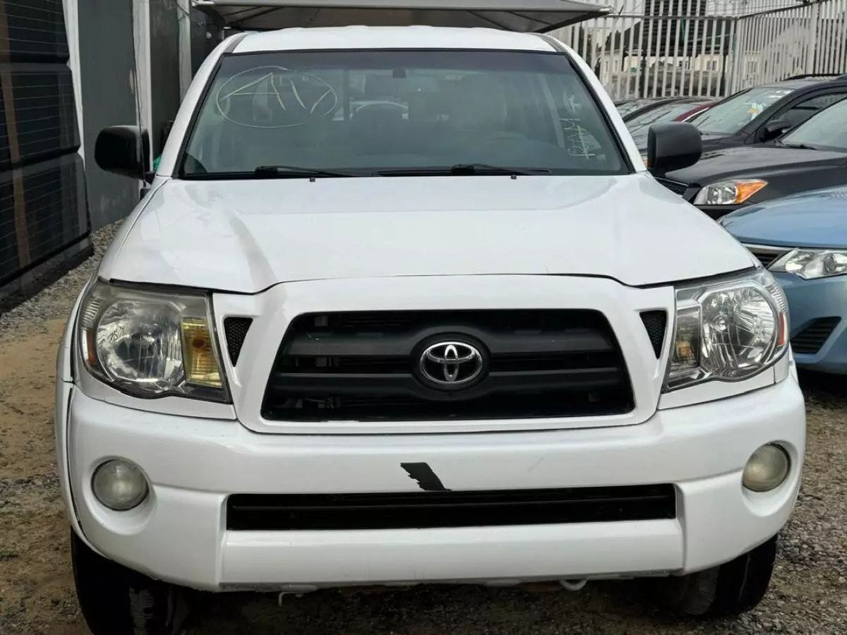 Toyota Tacoma   - 2011