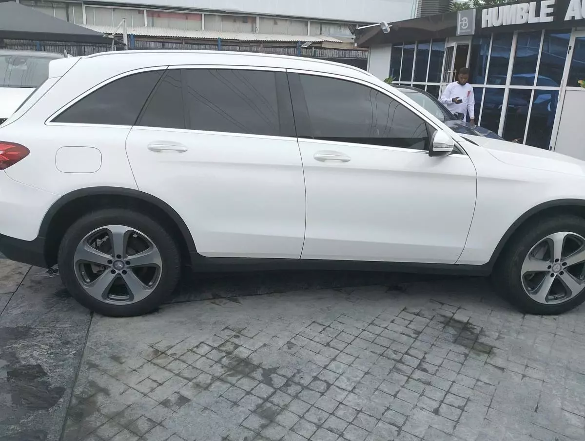 Mercedes-Benz GLC 300   - 2017