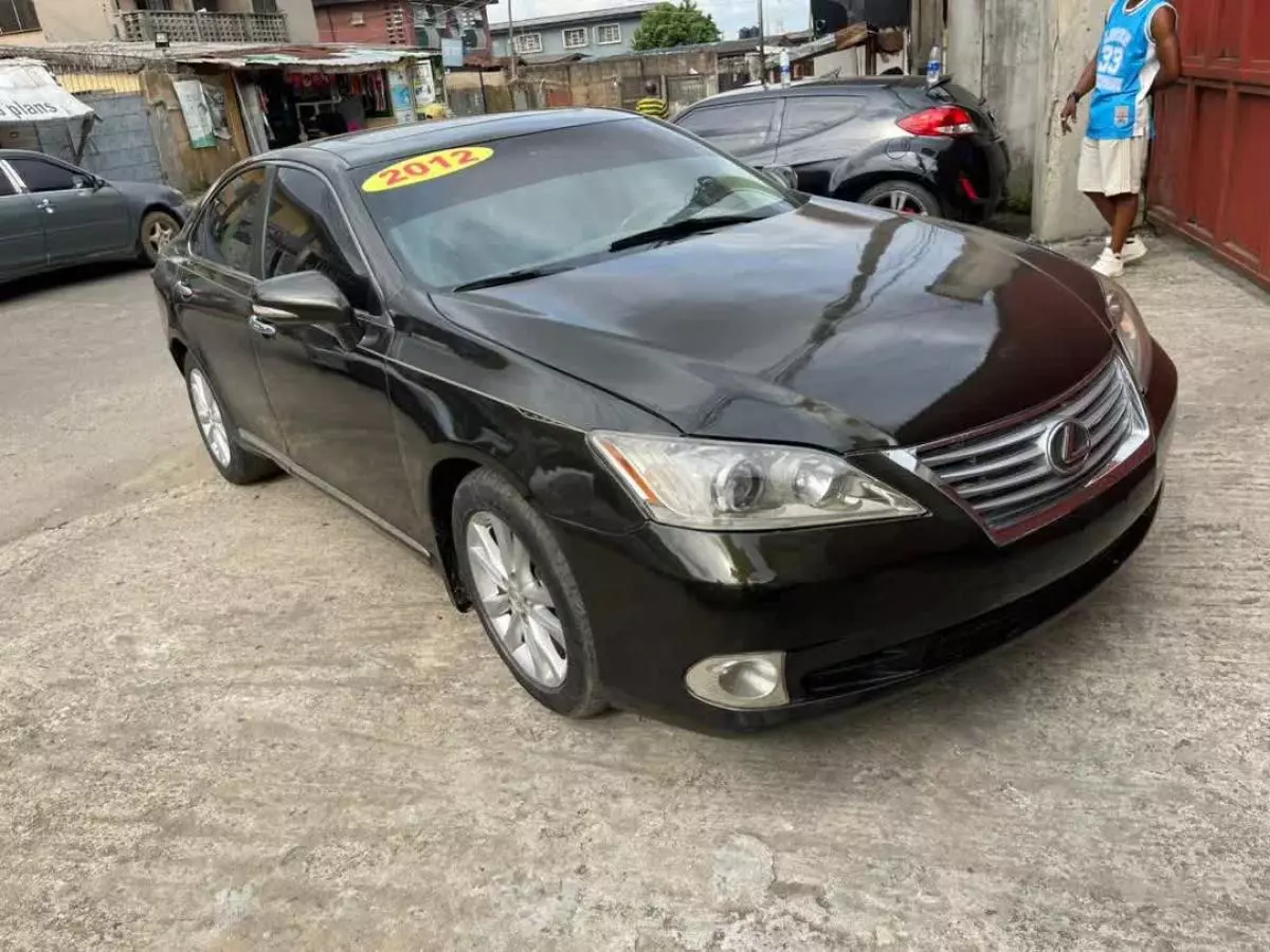 Lexus ES 350   - 2010