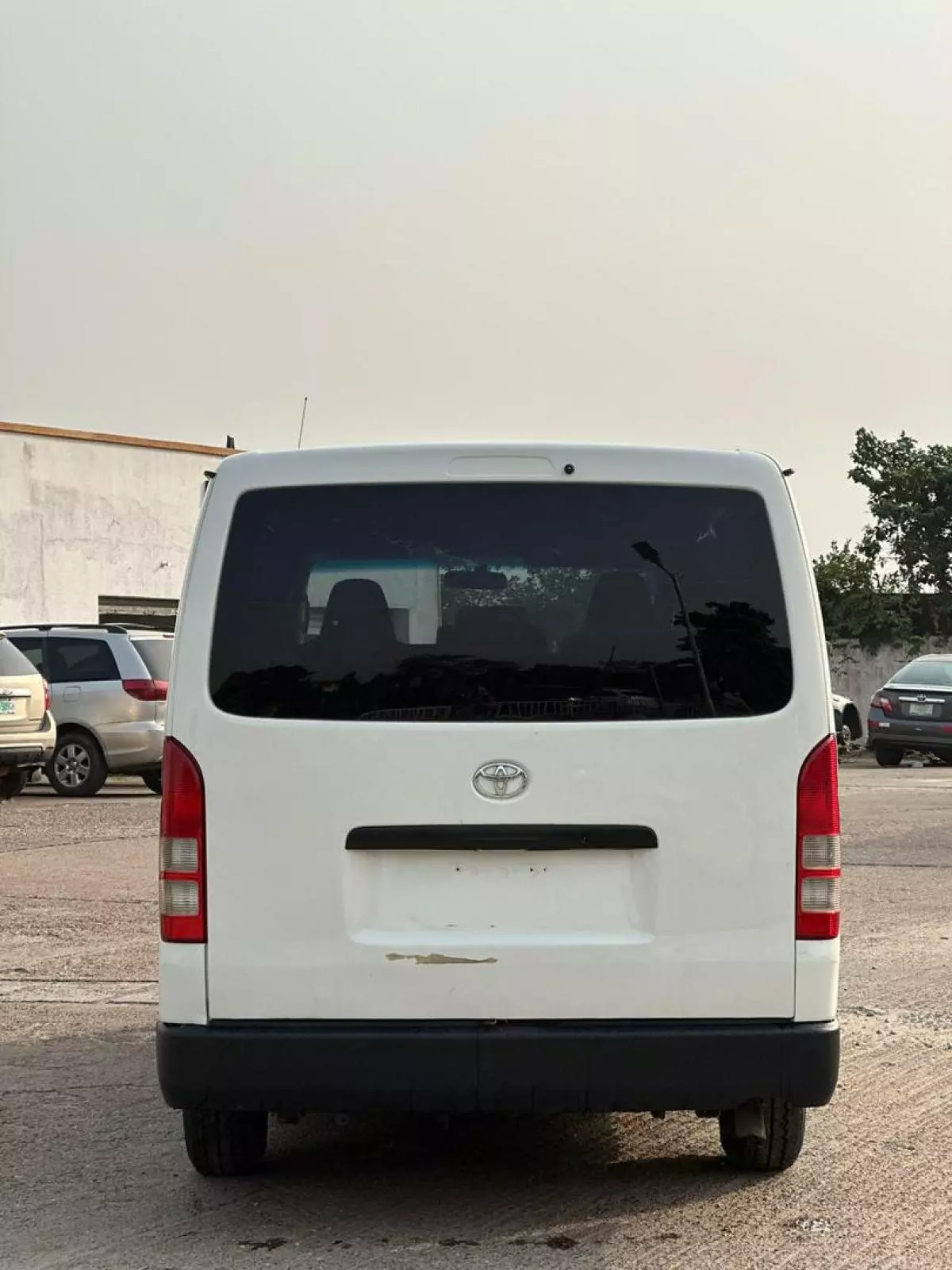 Toyota Hiace   - 2013