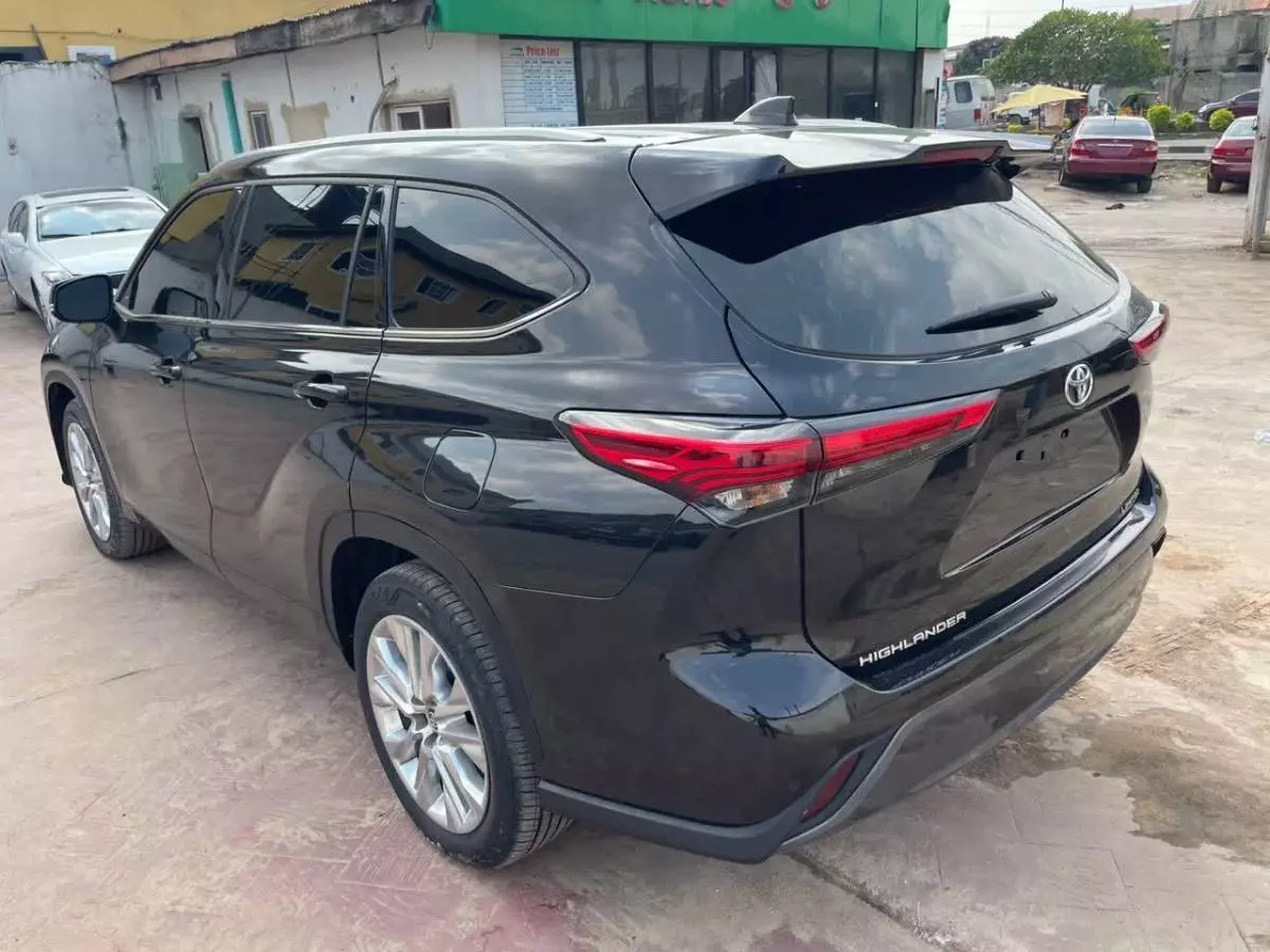 Toyota Highlander   - 2021