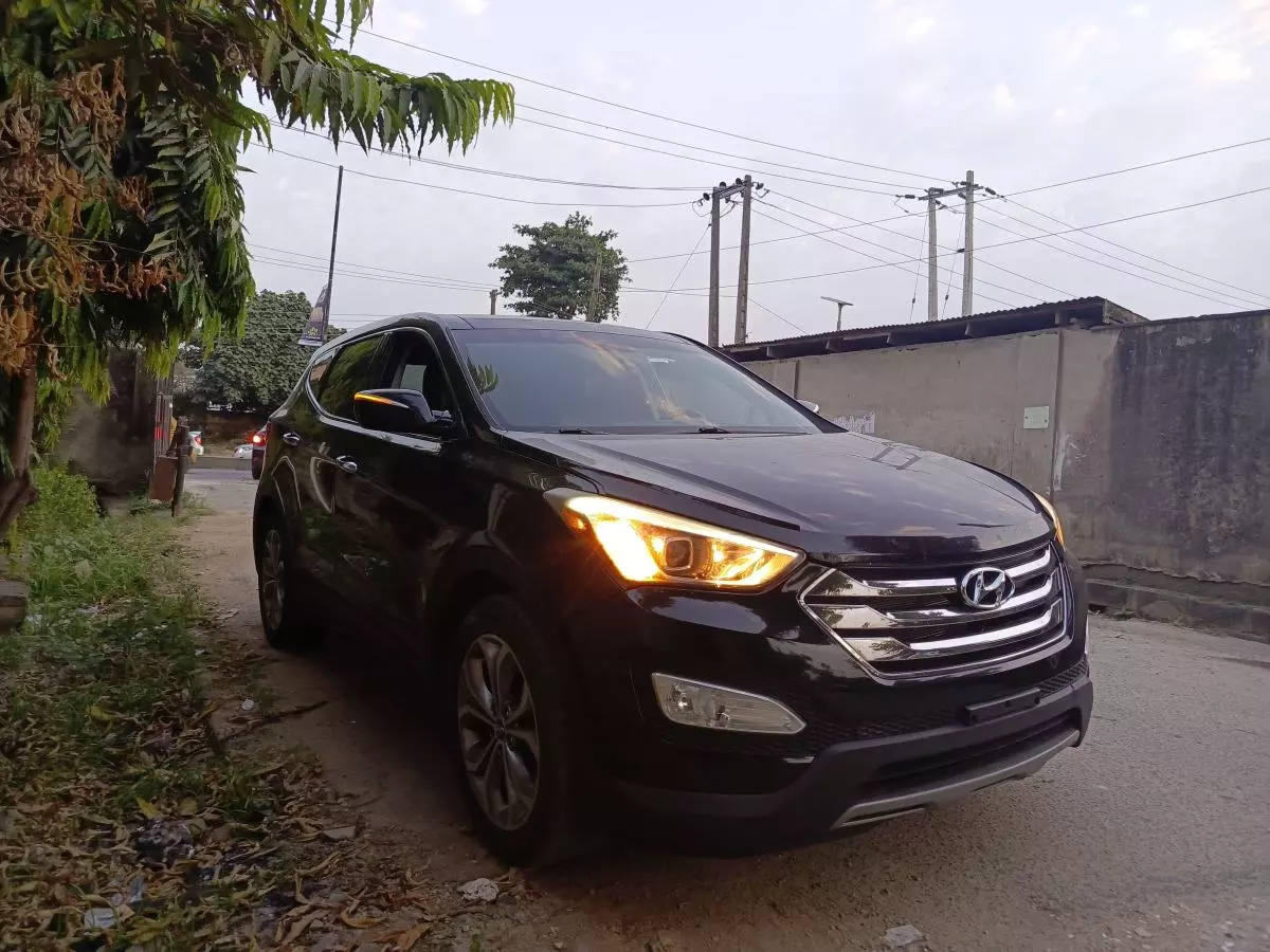 Hyundai Santa Fe   - 2013