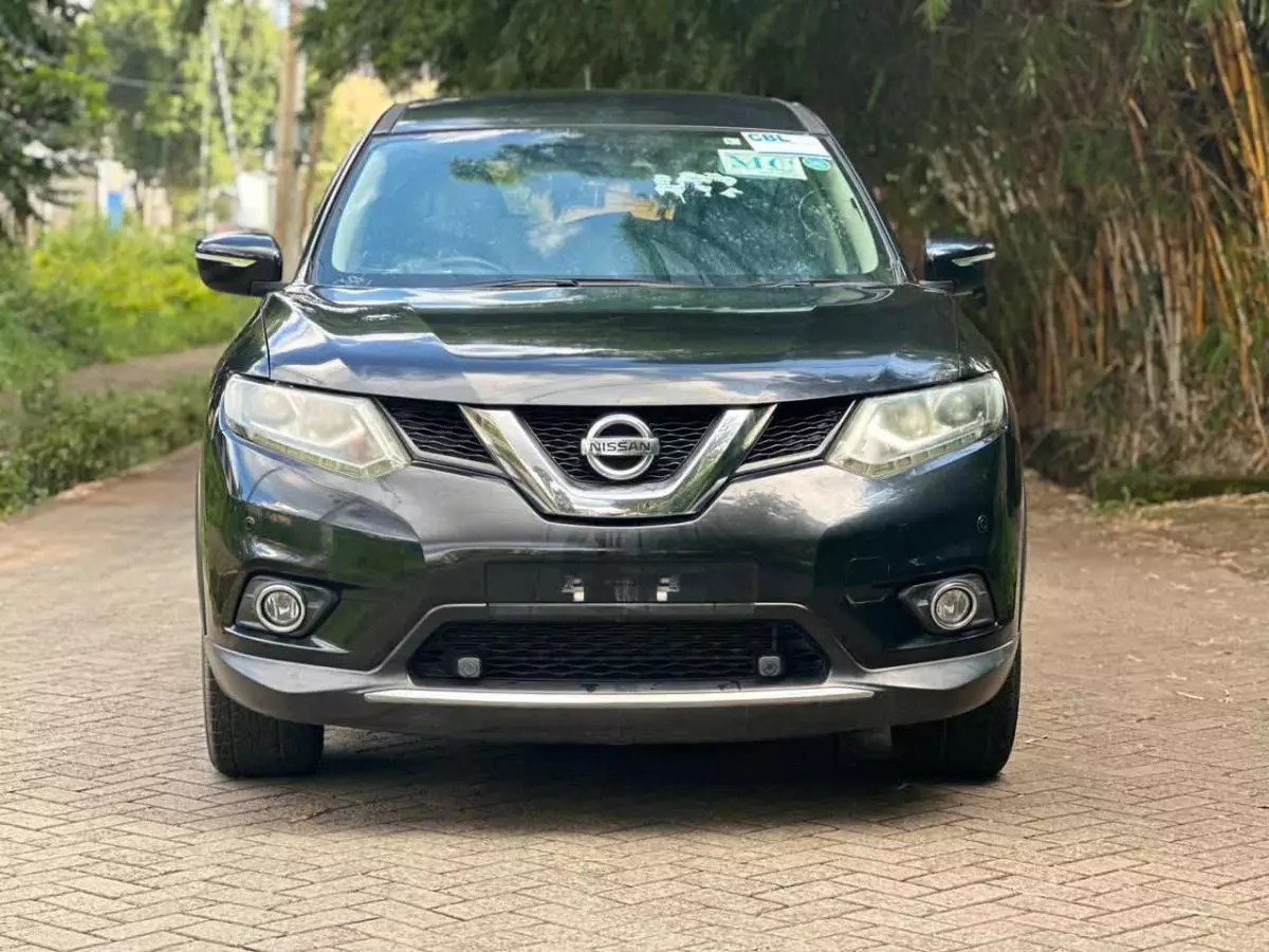 Nissan X-TRAIL   - 2015