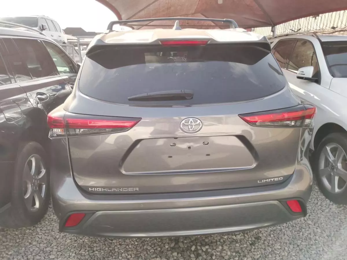 Toyota Highlander   - 2021