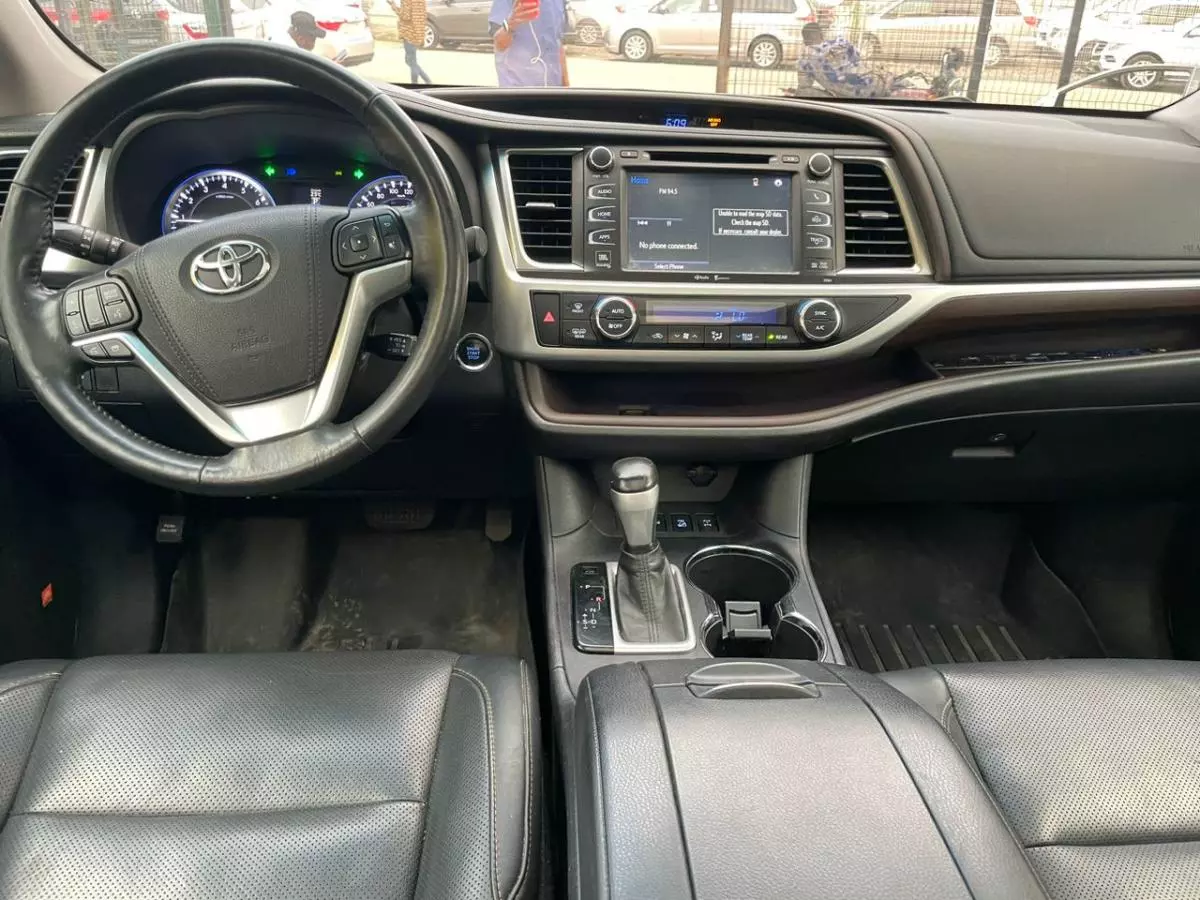 Toyota Highlander   - 2015