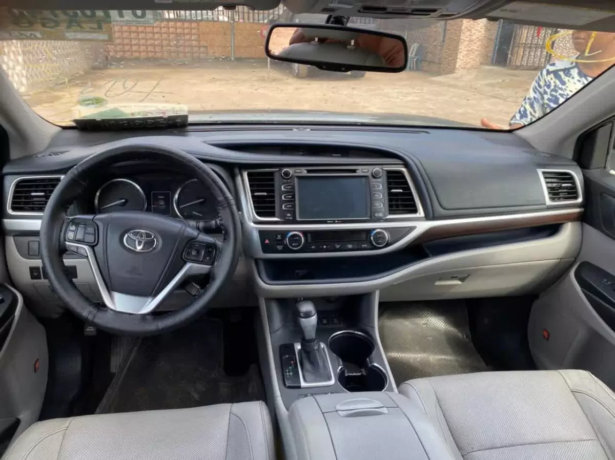 Toyota Highlander   - 2014