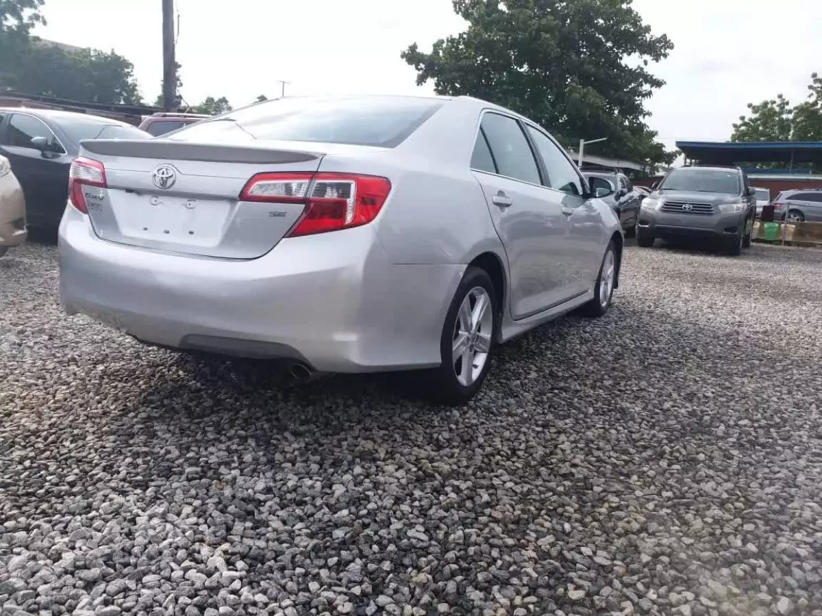 Toyota Camry   - 2014