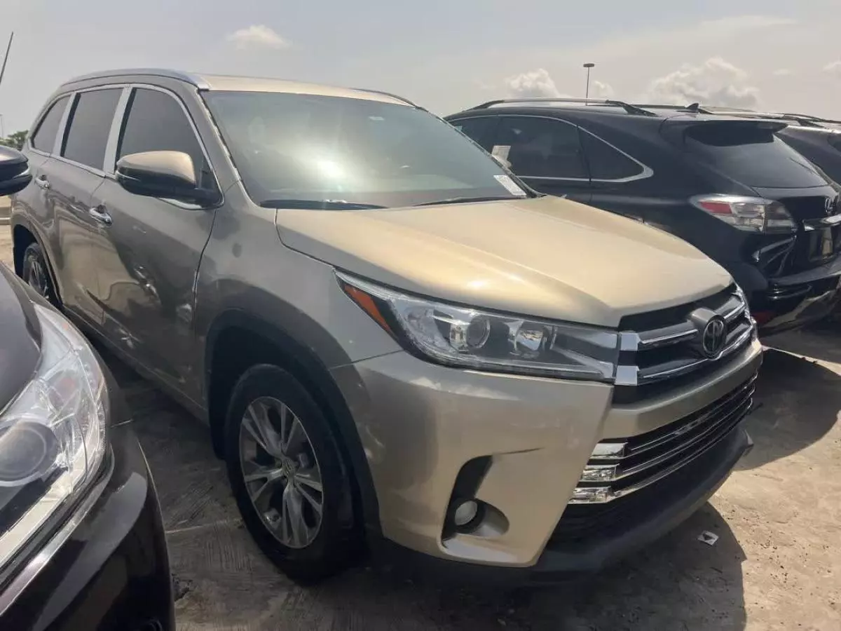 Toyota Highlander   - 2014